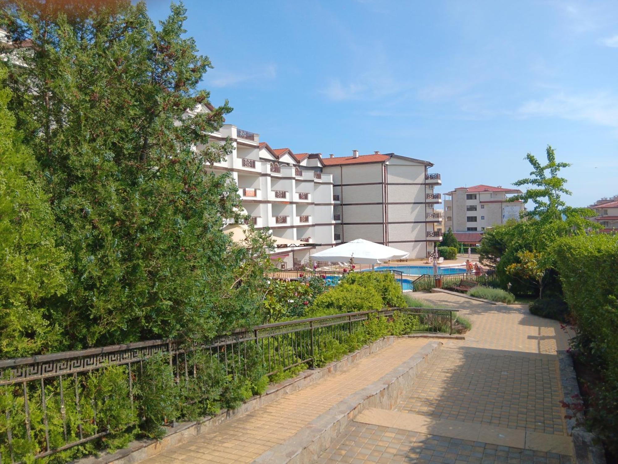 Royal Palm Studio, סבטי ולאס